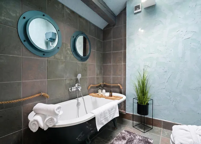 Urban Spa House Jacuzzi, Sauna, Taras & Grill ! No Parties